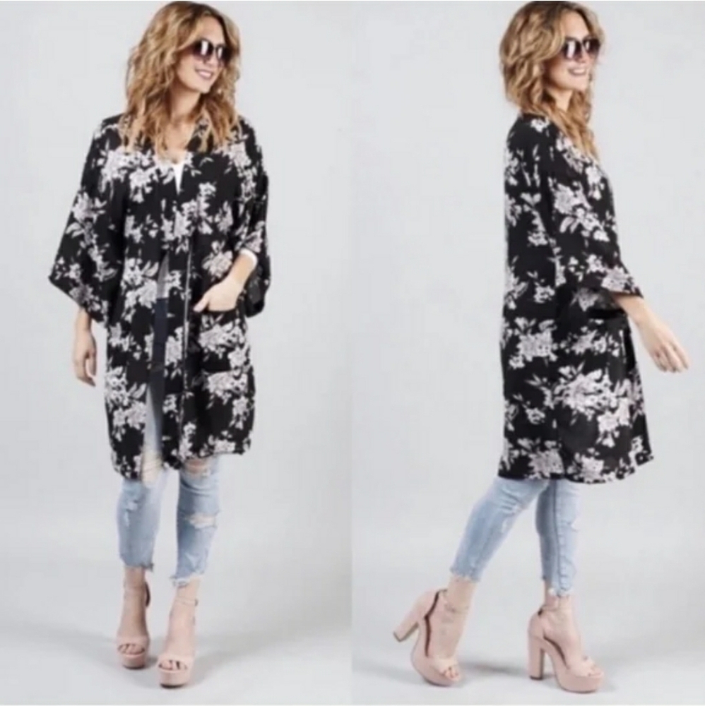 Spiritual Gangster Black White Floral Maya Kimono One Size Excellent